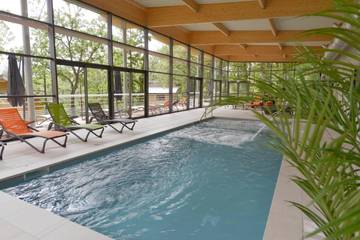 Chalet pour 6 personnes, avec jardin et piscine ainsi que vue et sauna dans Lozère