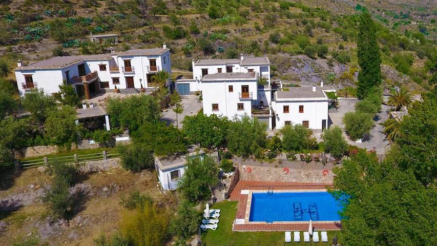 Apartamento para 3 personas, con Balcón y Terraza además de Jacuzzi y Jardín en Válor