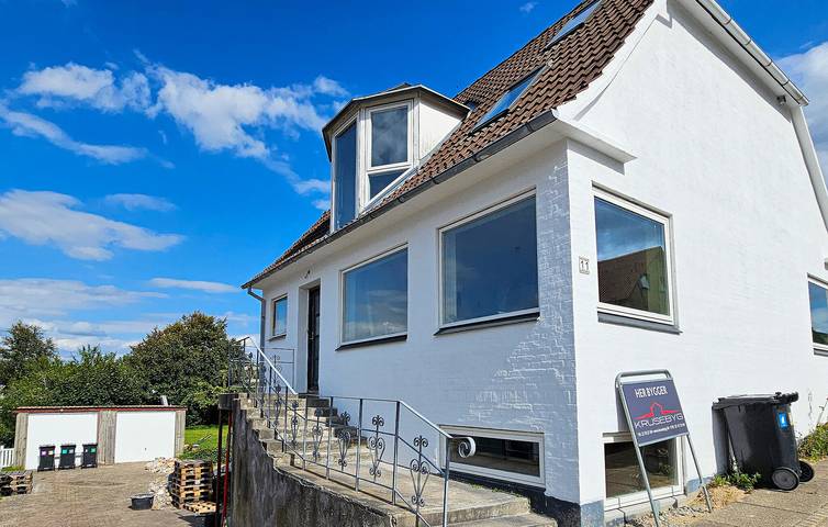 Ferieudlejning for 10 personer, med terrasse, husdyr tilladt i Farsø