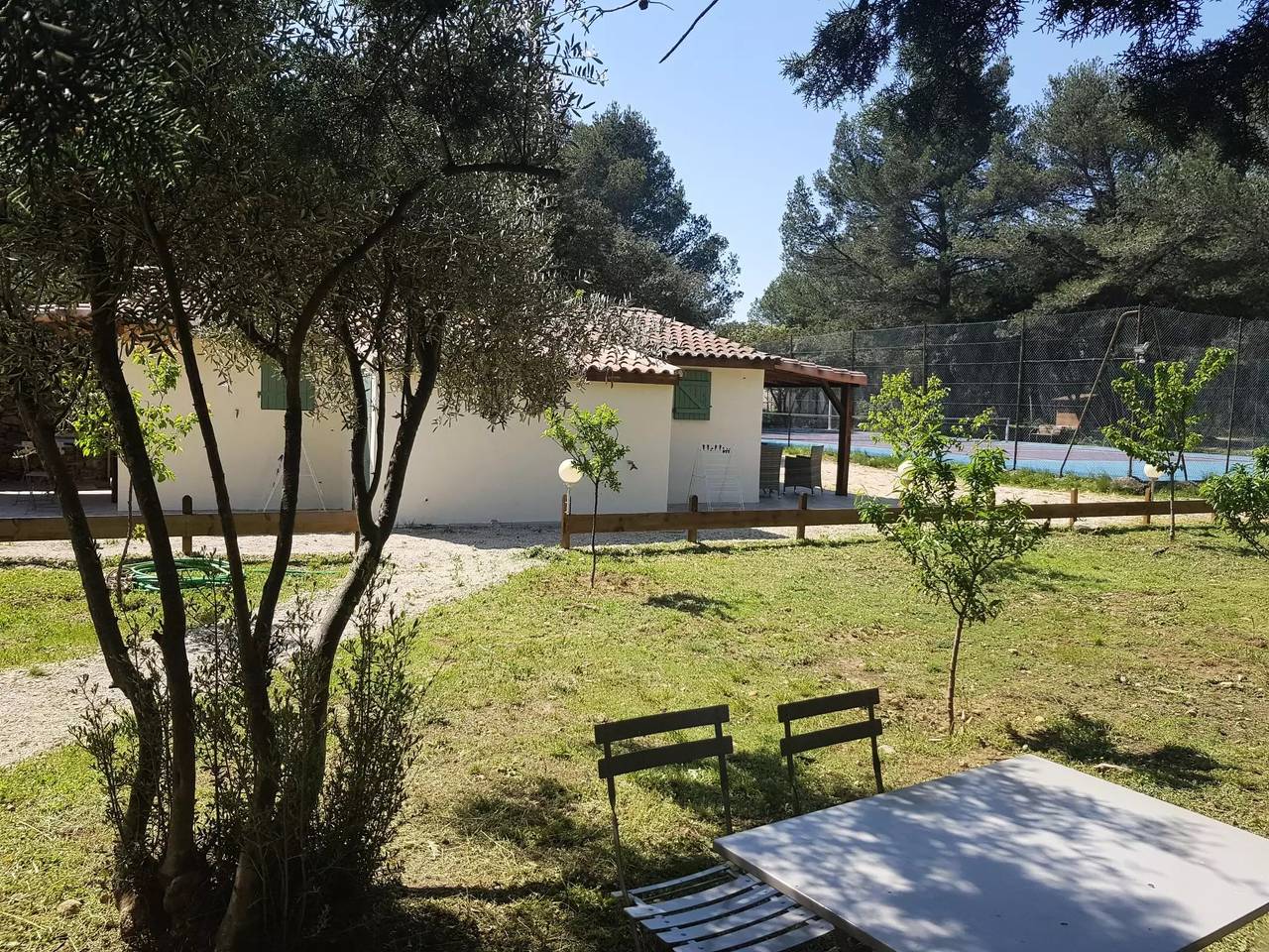 Casa 2 Personas in Grans, Region de Aix-en-Provence