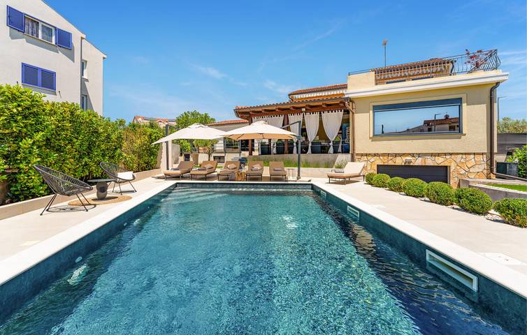 Location de vacances pour 10 personnes, avec piscine ainsi que sauna et terrasse à Biograd na Moru - 2