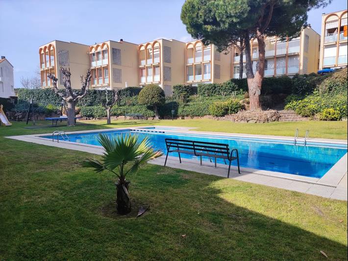 Ferienwohnung für 4 Personen, mit Terrasse und Garten sowie Kinderpool und Pool