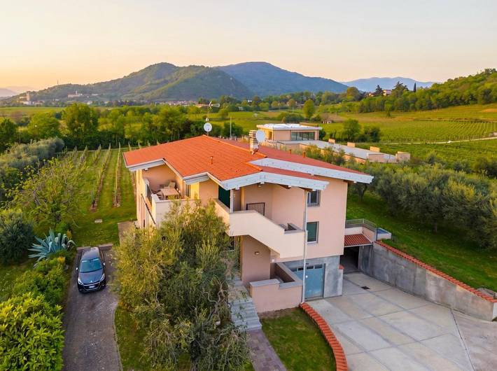 Appartamento per 6 persone, con Balcone e Terrazza nonché Giardino e Panorama a Adro