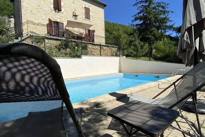 Location de vacances pour 4 personnes, avec jardin à Larroque-Toirac