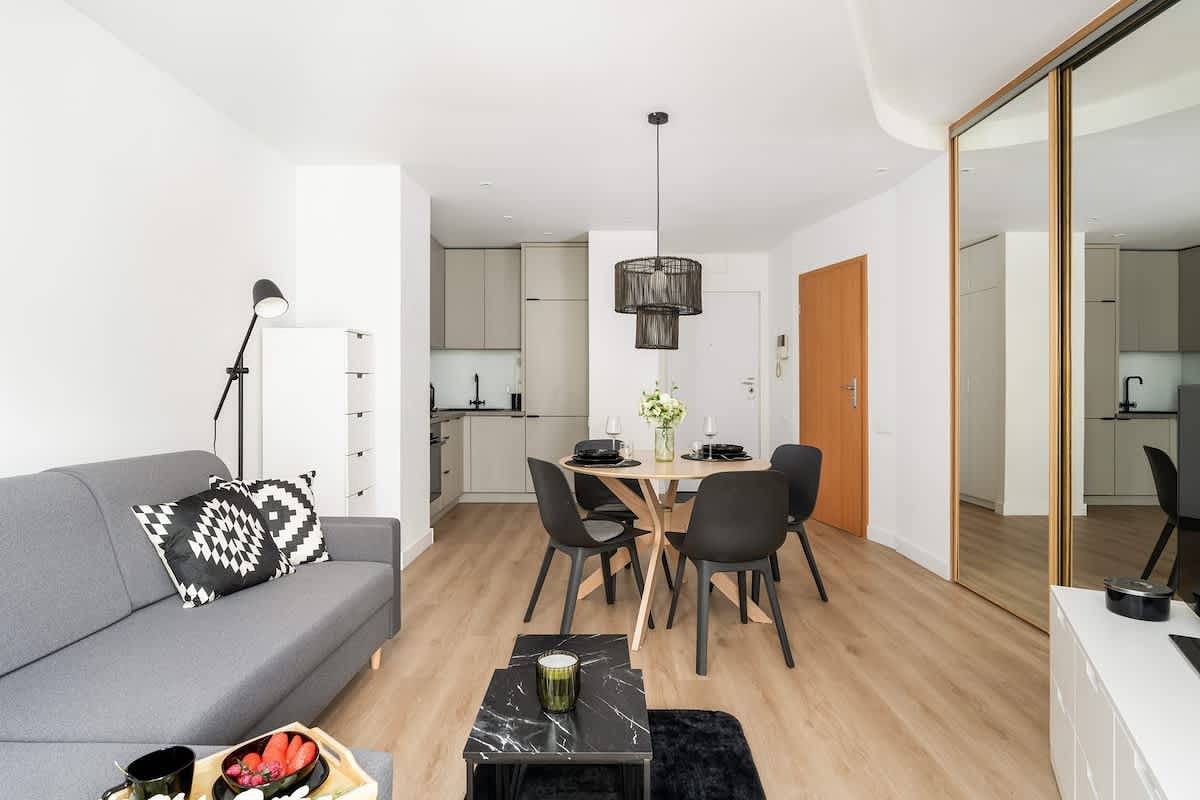 Ganze Ferienwohnung, Bright Studio in the Center | Parking | 650 m to Market Square in Posen, Großpolen
