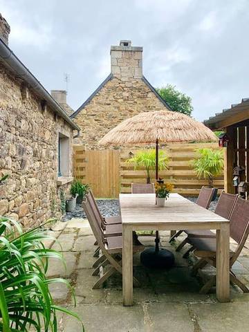 Gîte pour 5 personnes, avec vue et jardin, adapté aux familles à Plouégat-Guérand