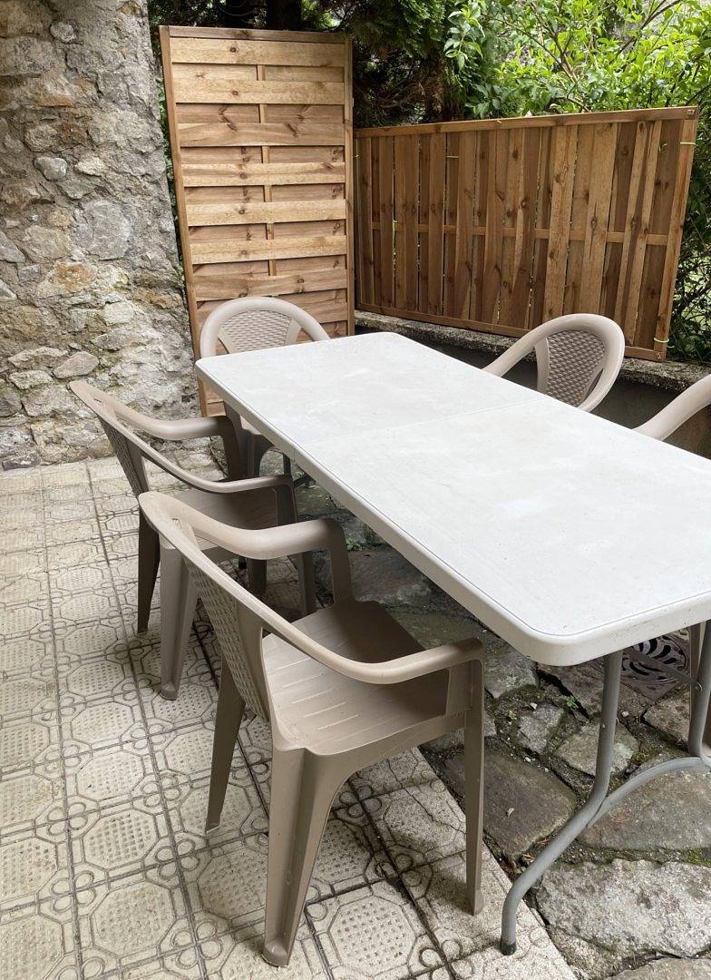 Appartement entier, Appartement cour privée, 2 chambres, proche commerces, parc in La Bourboule, Parc naturel régional des Volcans d'Auvergne