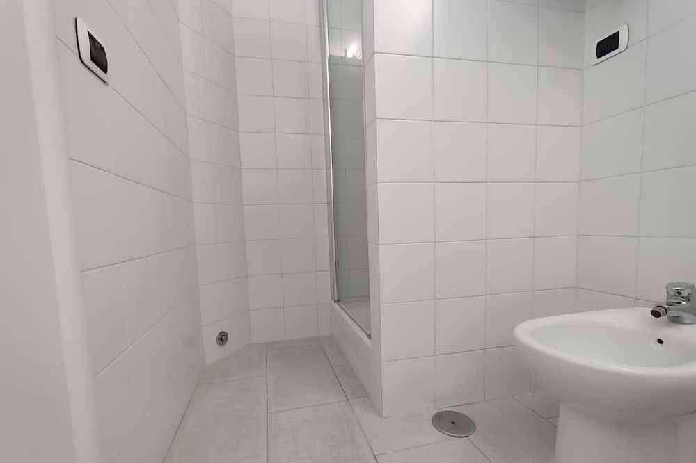 Apartamento entero, Apartment 500 m from the Guardia di Finanza Barracks Between Sky and Sea in Ostia, Roma