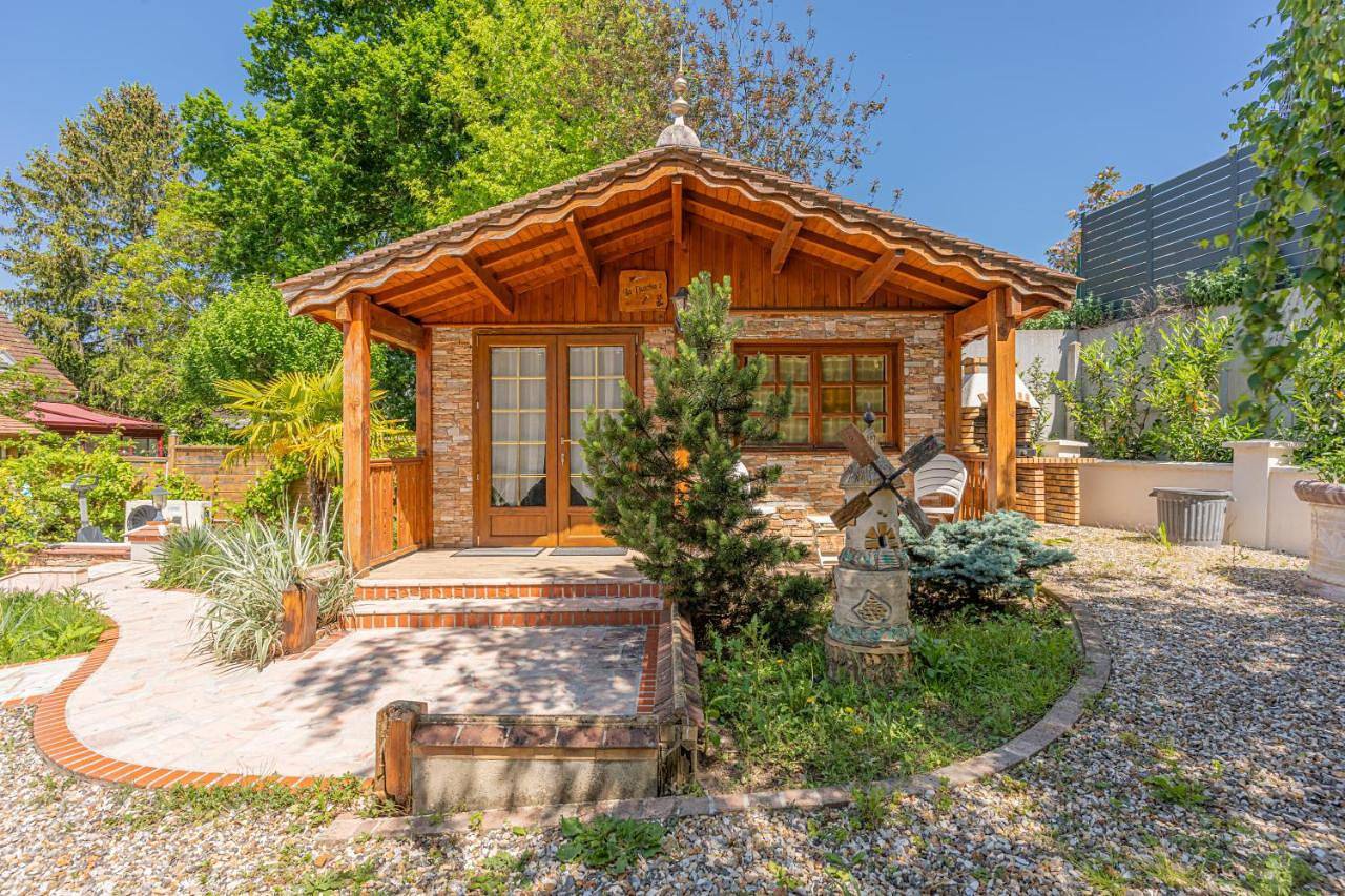 Montevrain Cottage in Montévrain, Seine-et-Marne
