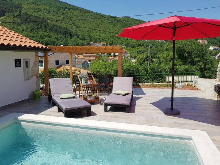 Ferienhaus für 4 Personen, mit Balkon und Terrasse sowie Garten und Pool