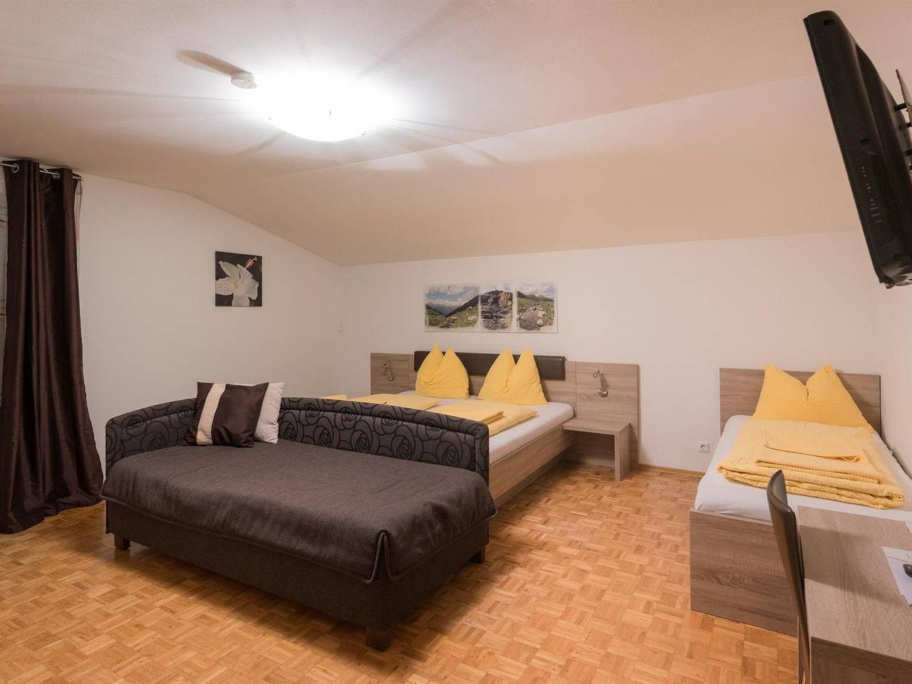 Ganzes Studio, Gästehaus Zwischenberger - Studio, Dusche oder Bad, Wc, Balkon in Obervellach, Oberkärnten