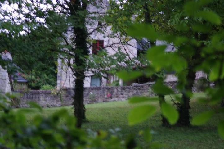 Location de vacances pour 2 personnes, avec jardin ainsi que terrasse et vue à La Roche-Clermault - 4