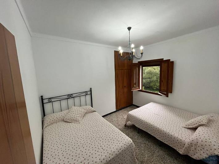 Casa rural para 14 personas, con jardín y vistas además de piscina y balcón en Benaocaz - 4