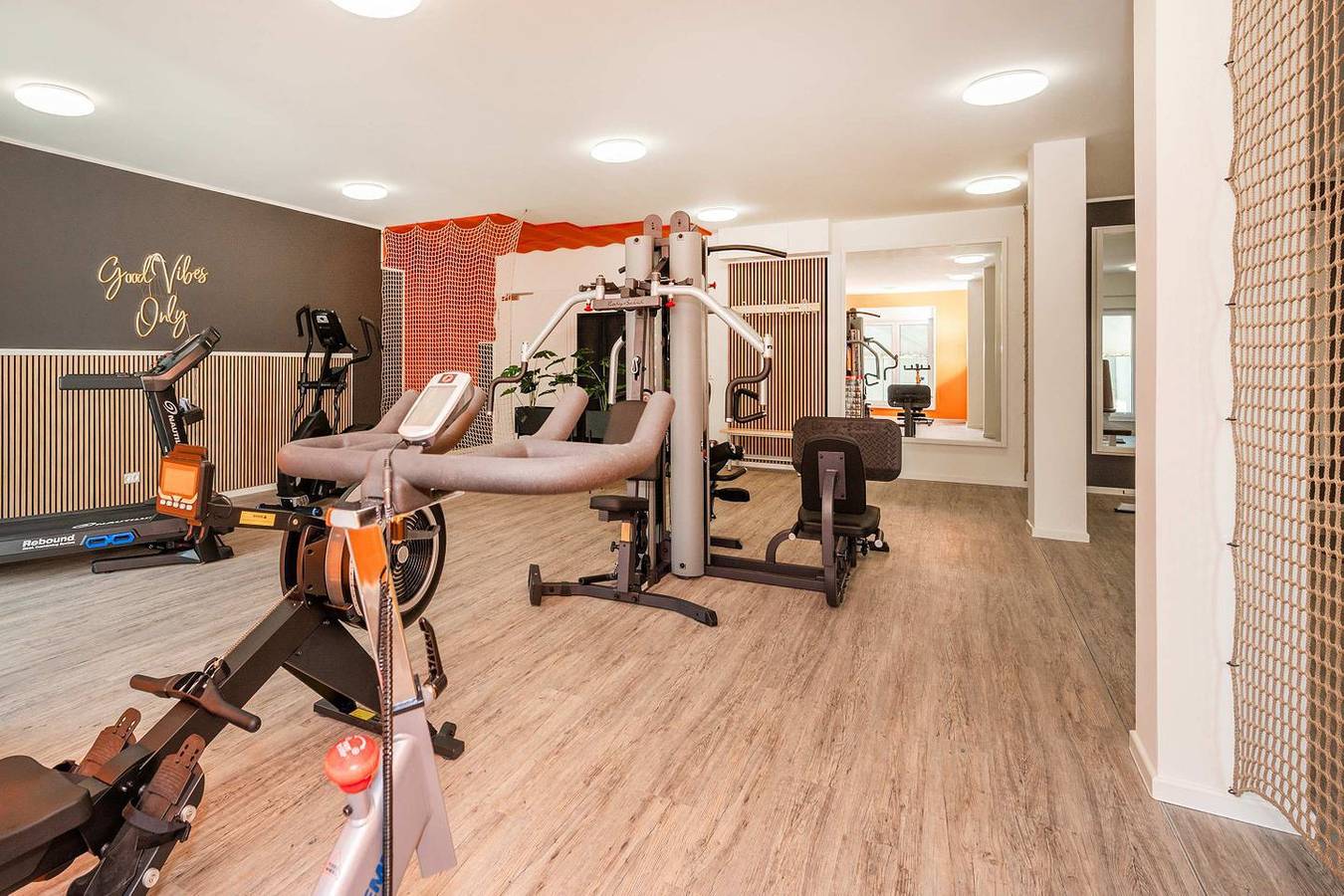 Ganze Wohnung, Moderne Ferienwohnung mit Balkon & Sauna – ruhig gelegen im Grünen in Zirchow, Usedom
