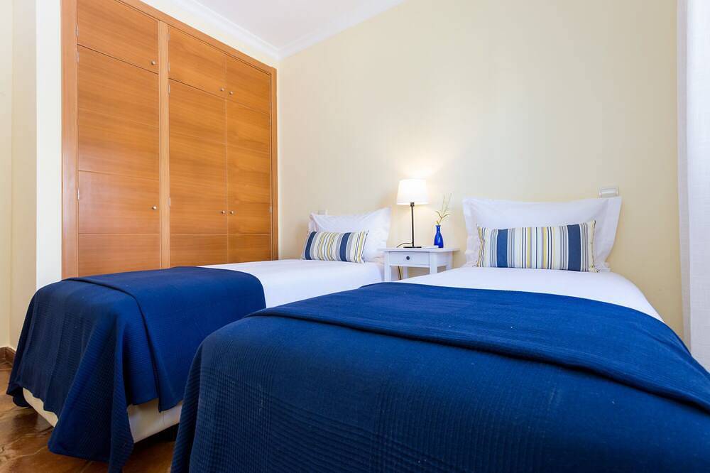 Family-friendly villa has private pool, short walk to Burgau Beach in Praia do Burgau, Naturpark Südwest-Alentejo und Costa Vicentina