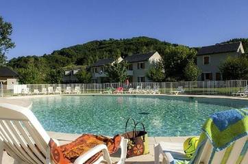 Maison de vacances pour 6 personnes, avec piscine ainsi que balcon et vue à Saint-Geniez-d'Olt