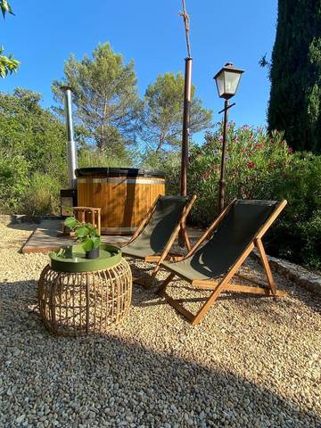 Maison d’hôte pour 2 personnes, avec piscine et jacuzzi ainsi que terrasse et jardin à Le Beausset
