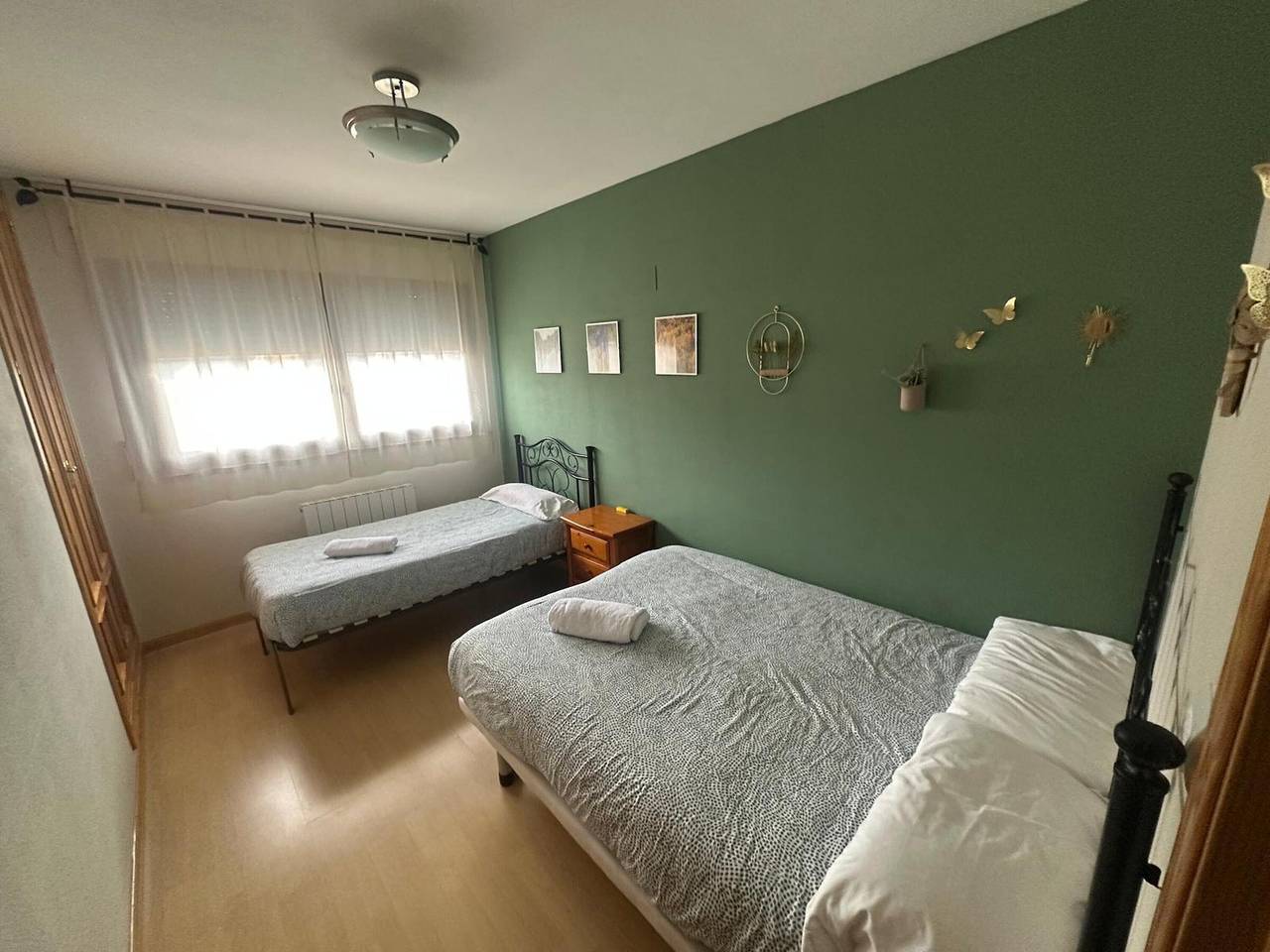 Entire apartment, Modern Apartment with Terrace and Pool in Jaca in Jaca, Spanish Pyrenees