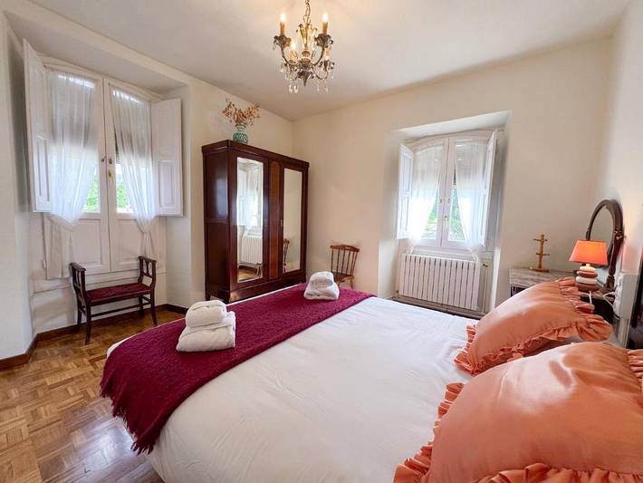 Casa rural para 8 personas, con Balcón y Terraza además de Jardín y Piscina en Cuenca de Pamplona - 4