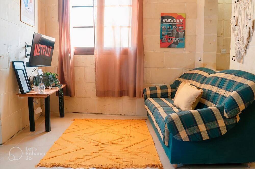 Secluded farmhouse located in an alley which leads to fields very quiet location in San Lawrenz, Gozo