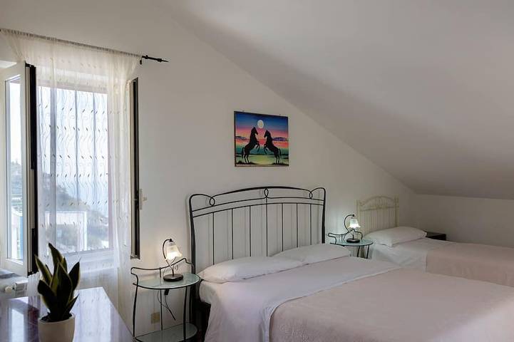 Ganze Wohnung, Grandmother's Attic with coastal views in Furore, Sorrento Coast