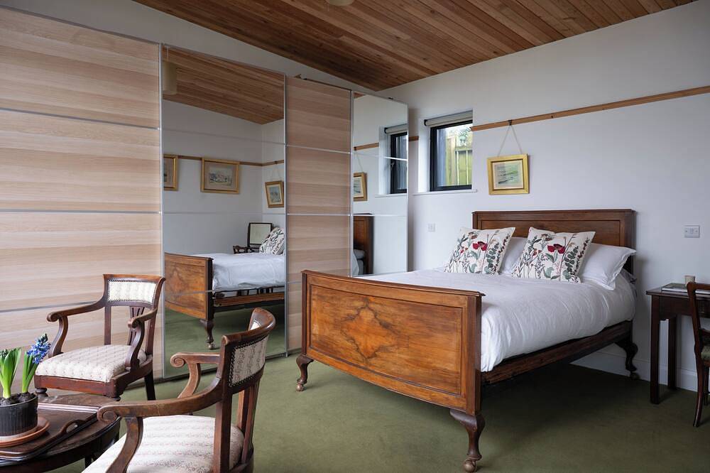 Modern architecture meets warm, eclectic comfort with a dash of Irish charm. in Omagh, Grafschaft Tyrone
