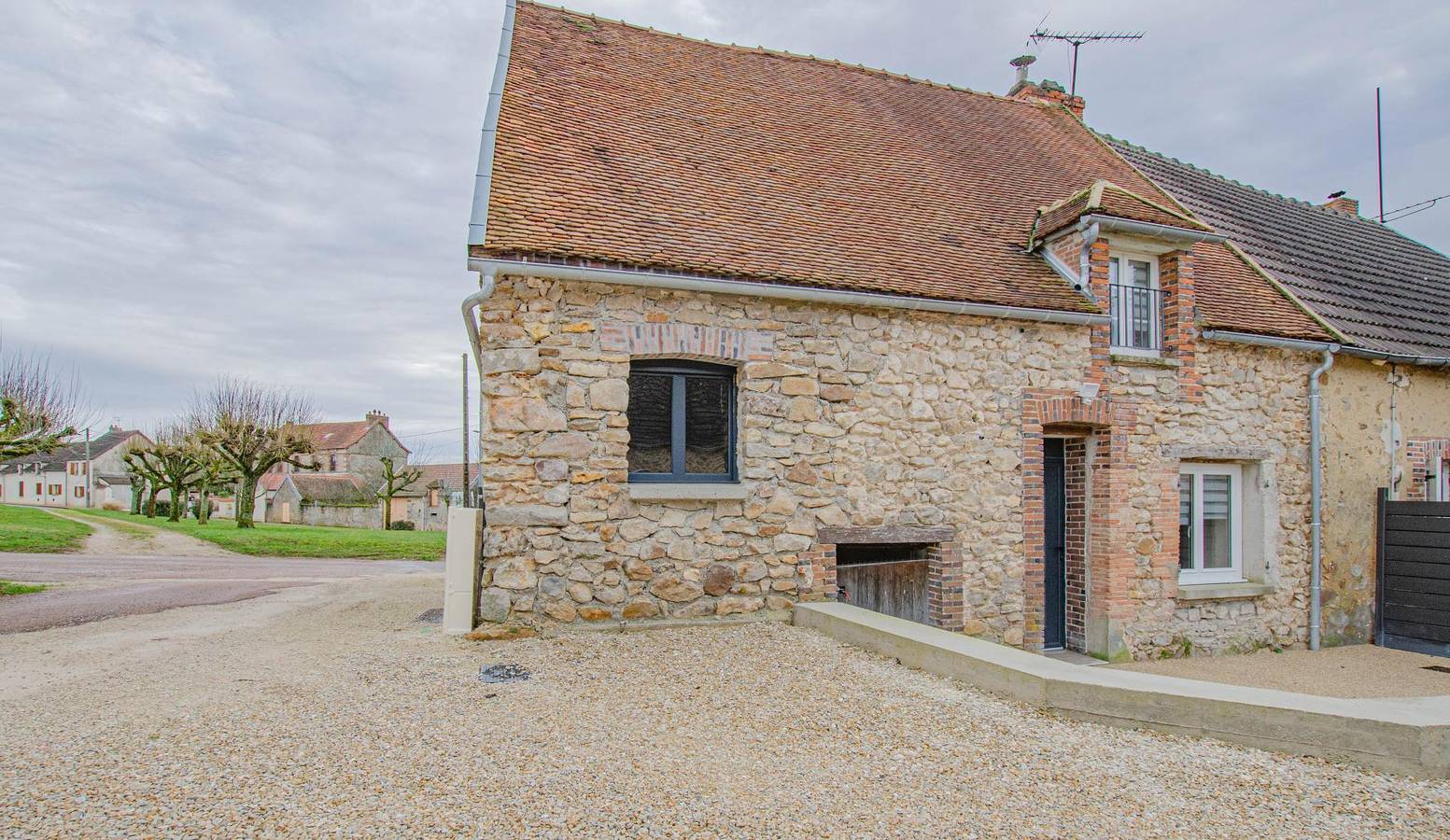 Le Gite de la Place in Aube (desambiguación)