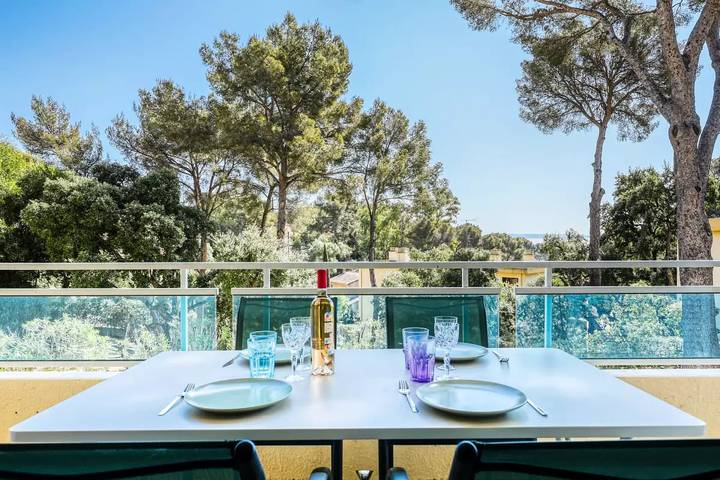 Gîte pour 4 personnes, avec balcon ainsi que vue et piscine dans Port de Bormes les Mimosas - 3