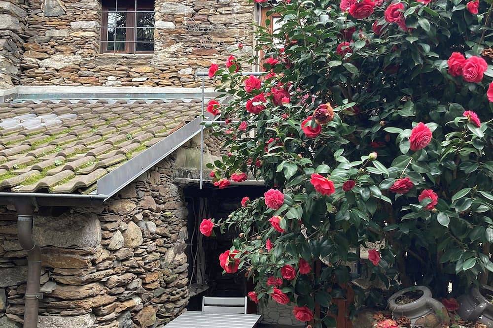 Come stay in our \"Little Nest\"! in Brissago, Alpes Ticineses y del Verbano