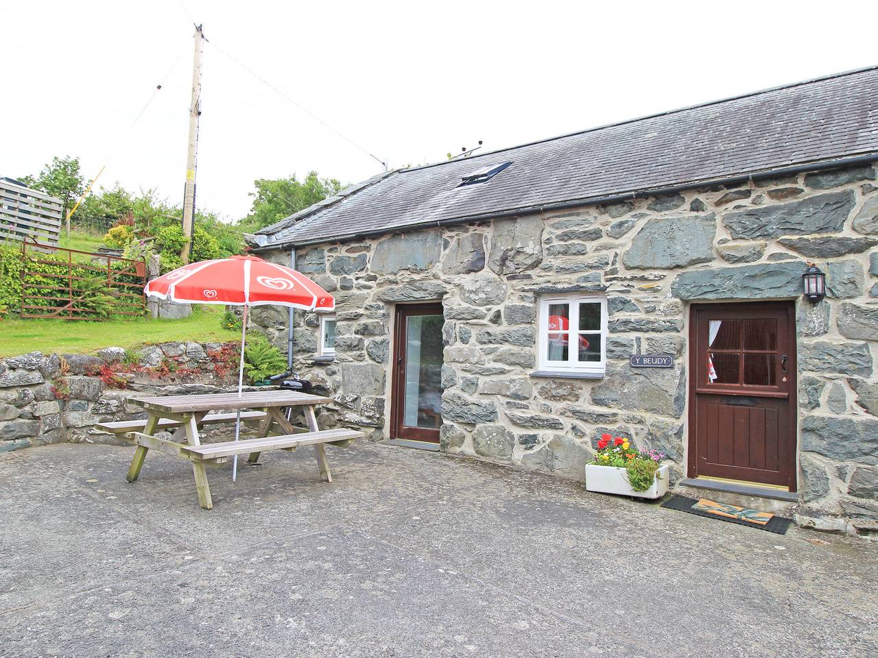 Y Beudy (The Old Byre) in Llanbedr, Snowdonia