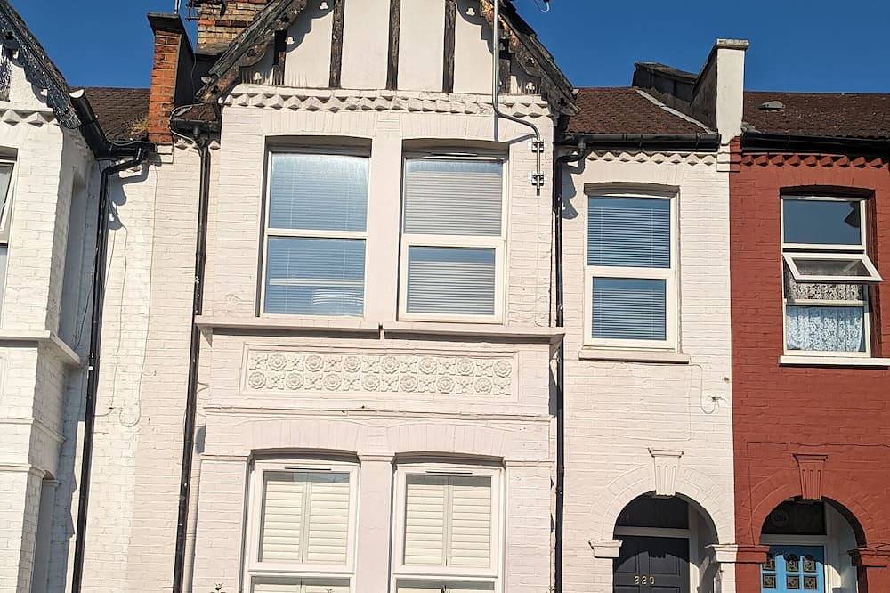 Ganze Wohnung, Modern 2-bedroom garden apartment in North London in Haringey, London