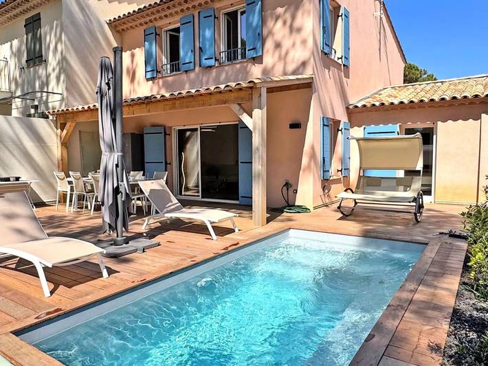 Villa pour 10 personnes, avec Terrasse ainsi que Jardin et Piscine