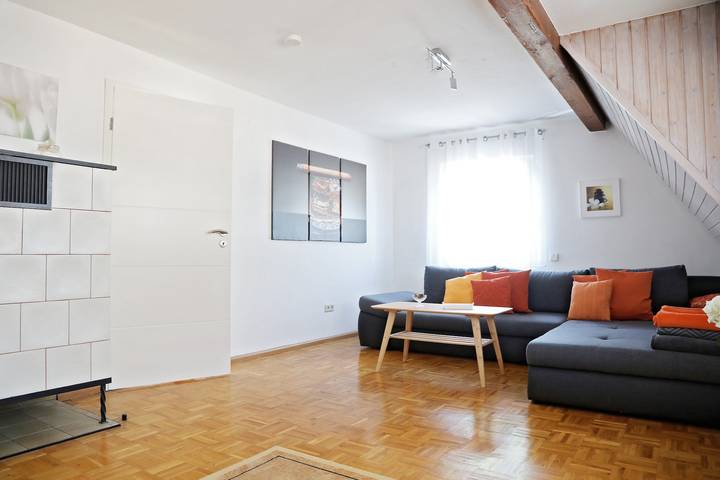 Ganze Wohnung, Ferienwohnung '3land Reisen' mit Bergblick, Balkon und Wi-Fi in Neuenburg am Rhein, Südschwarzwald