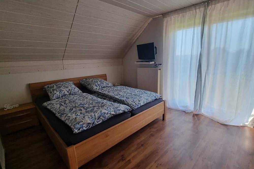 Große Ferienwohnung mit Garten in Lauda-Königshofen, Stuttgart Region