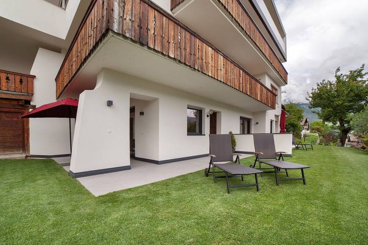 Ganze Wohnung, Ferienwohnung 'Lagrein' mit Bergblick, privater Terrasse und Wlan in Marling, Ortleralpen