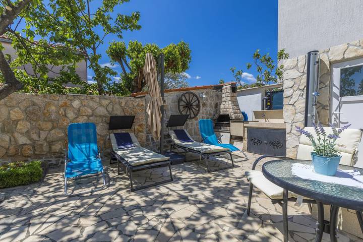 Ferienwohnung für 4 Personen, mit Balkon und Terrasse in Selce