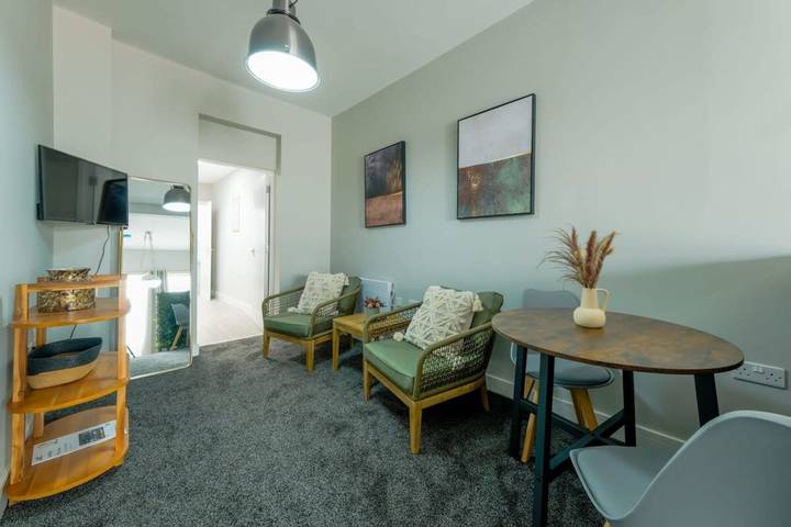 Vacation rental for 2 people, kid friendly in Bristol