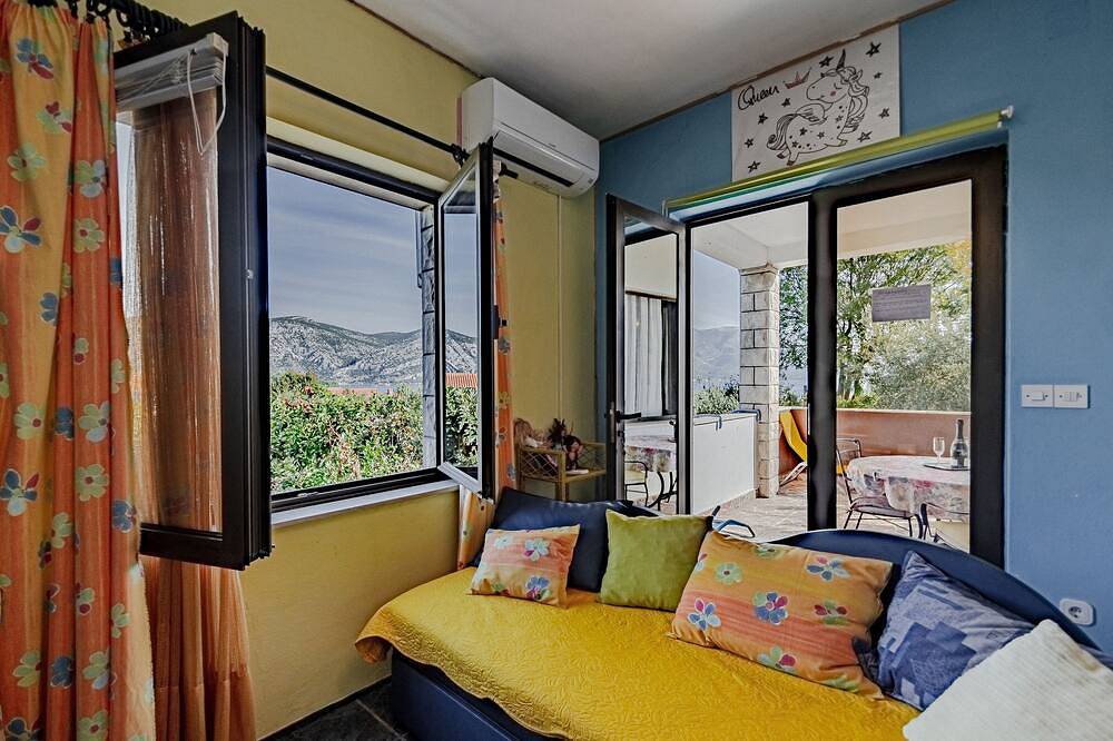 Ganze Wohnung, 1-Zimmer-Ferienwohnung mit Terrasse und Meerblick Kneza, Korcula in Račišće (Dalmatien), Korcula