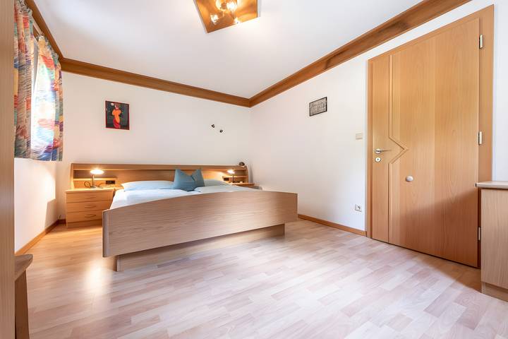 Entire apartment, Apartment 'Mair Am Tinkhof Waldwohnung' with Mountain View, Private Terrace and Wi-Fi in Mühlwald, Ziller valley alps