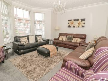 Cottage for 14 People in Llandudno, Conwy region, Photo 2