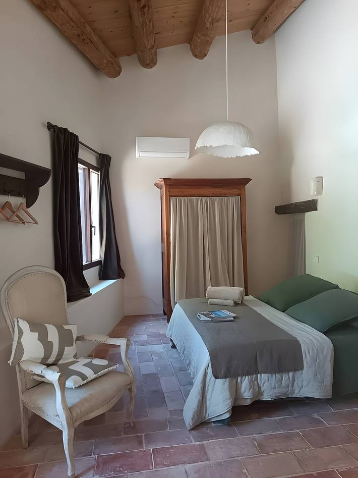 Entire studio, Studio 'Bëj-Gànnaar' with Air Conditioning and Garden - Luberon in Saint-Saturnin-lès-Apt, Parc naturel régional du Luberon