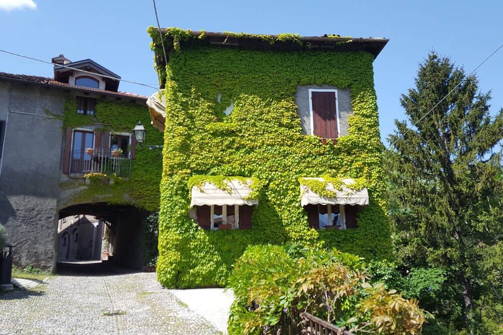 Ganze Wohnung, Das Efeuhaus im Schloss, ein sehr ruhiges 400 Jahre altes Haus, neu renoviert. in Menaggio, Gemeinde Menaggio