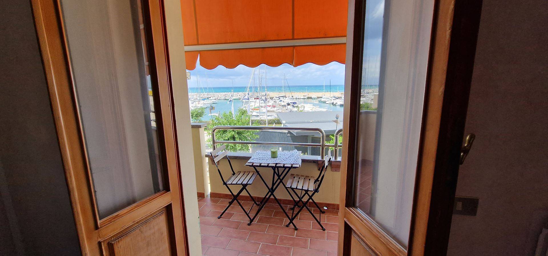 Appartamento intero, Via Della Torre 1 Balcone - Fronte del Porto - Magnifica vista in San Vincenzo, Costa degli Etruschi
