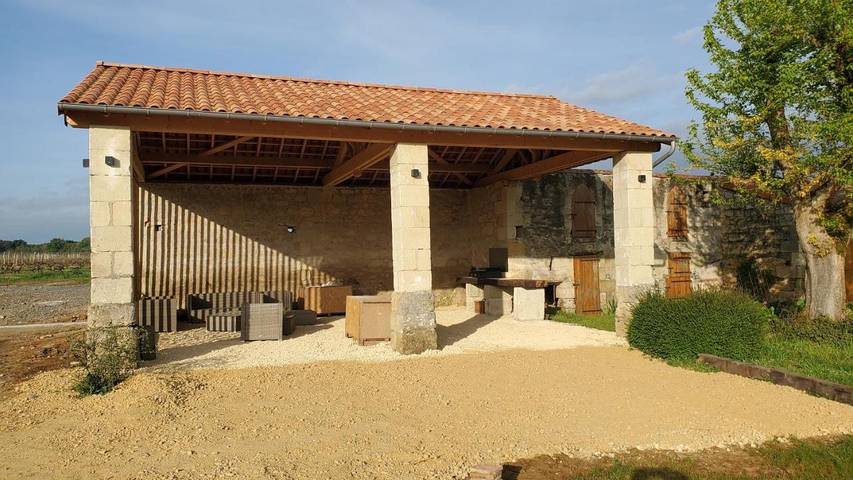 Location de vacances pour 13 personnes, avec vue ainsi que jardin et piscine, animaux acceptés à Saint-Macaire-du-Bois - 4