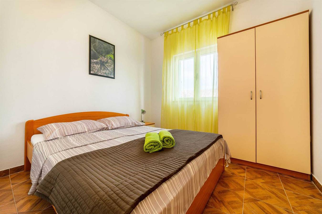 Ganze Wohnung, Apartment Marin mit Außenpool in Srima, perfekt für zwei bis drei Personen in Srima, Šibenik-Knin