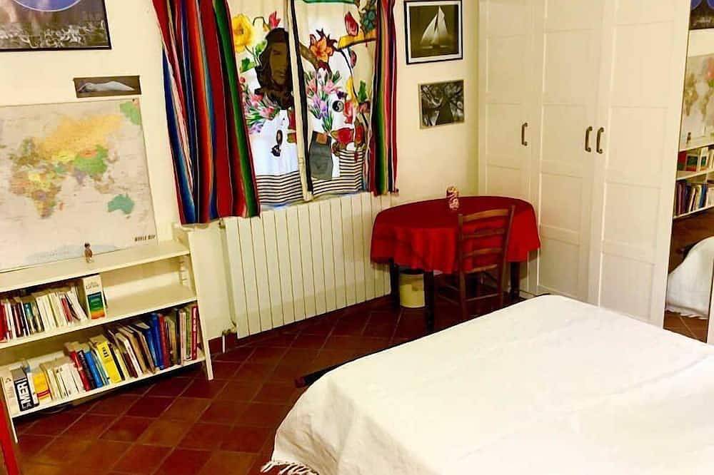 Vacation home in the Luberon in the heart of nature, private pool. in Saint-Martin-de-Castillon, Regionaler Naturpark Luberon