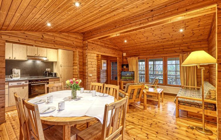 Charmante Wohnung mit Terrasse in Fehrenbach, 400m zum Stadtzentrum in Fehrenbach, Masserberg