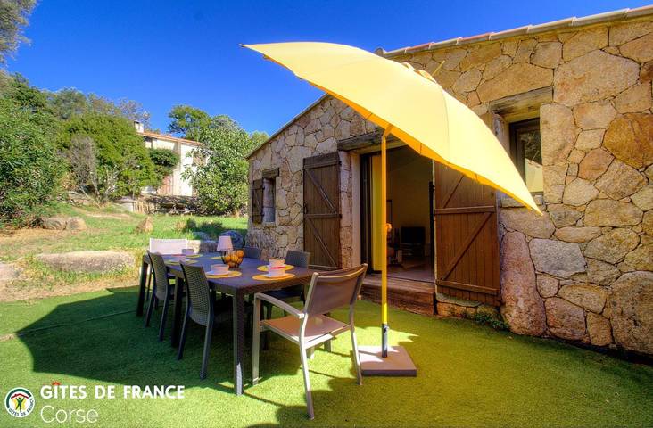 Gîte pour 4 personnes, avec Terrasse ainsi que Jardin et Piscine à Sotta