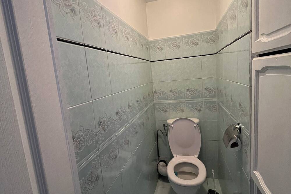 Chambre Guestroom in Savigny-le-Temple, Seine-et-Marne