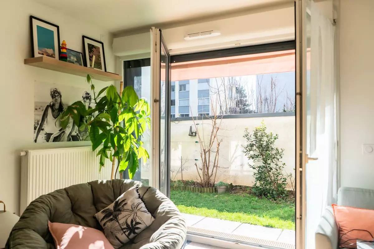 Entire apartment, Apartments for 4 Persons in Montreuil, Seine-Saint-Denis